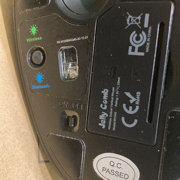 Brand new keyboard and ergonomic dual grip mouse !! Keyboard still in box ! - Picture 10 of 12